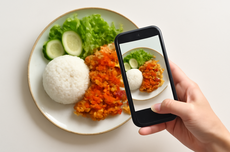 Banjir Terjang Gunung Putri Bogor, Mobil-mobil Sempat Terjebak di Jalan