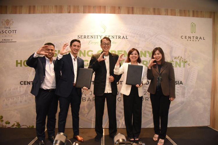 Penandatanganan MoU Hotel Management oleh Chief Executive Officer Central Group, Princip Muljadi dan Vice President Business Development The Ascott Limited, Armand Steinmeyer.