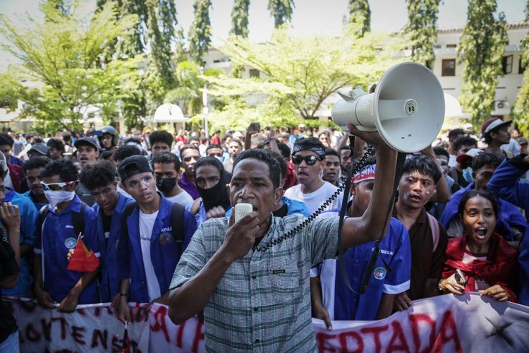 Demo Timor Leste pada Senin (15/9/2025) dipimpin oleh mayoritas pelajar. Sekitar 1.000 demonstran memprotes pembelian mobil dinas baru pejabat.