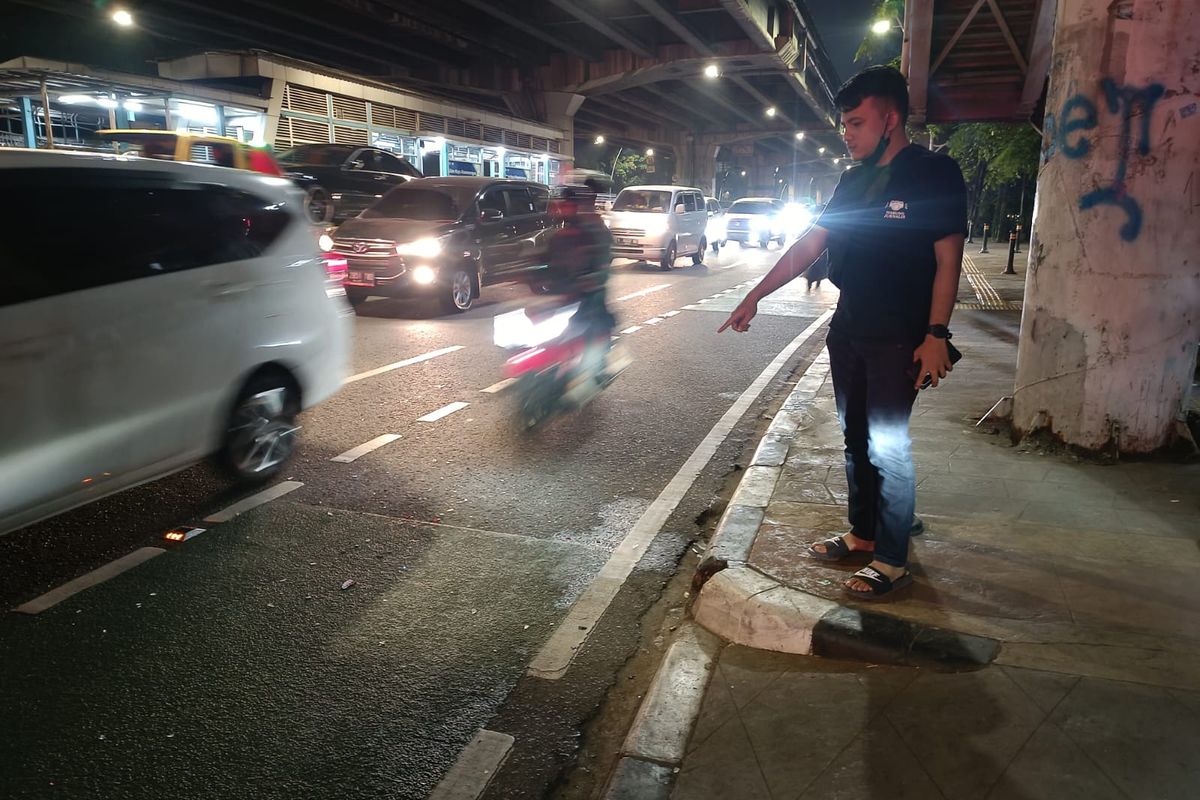 Mobil patroli jalan tol milik polisi dibajak oleh seorang perempuan berinisial J (33), Minggu (23/7/2023) malam.