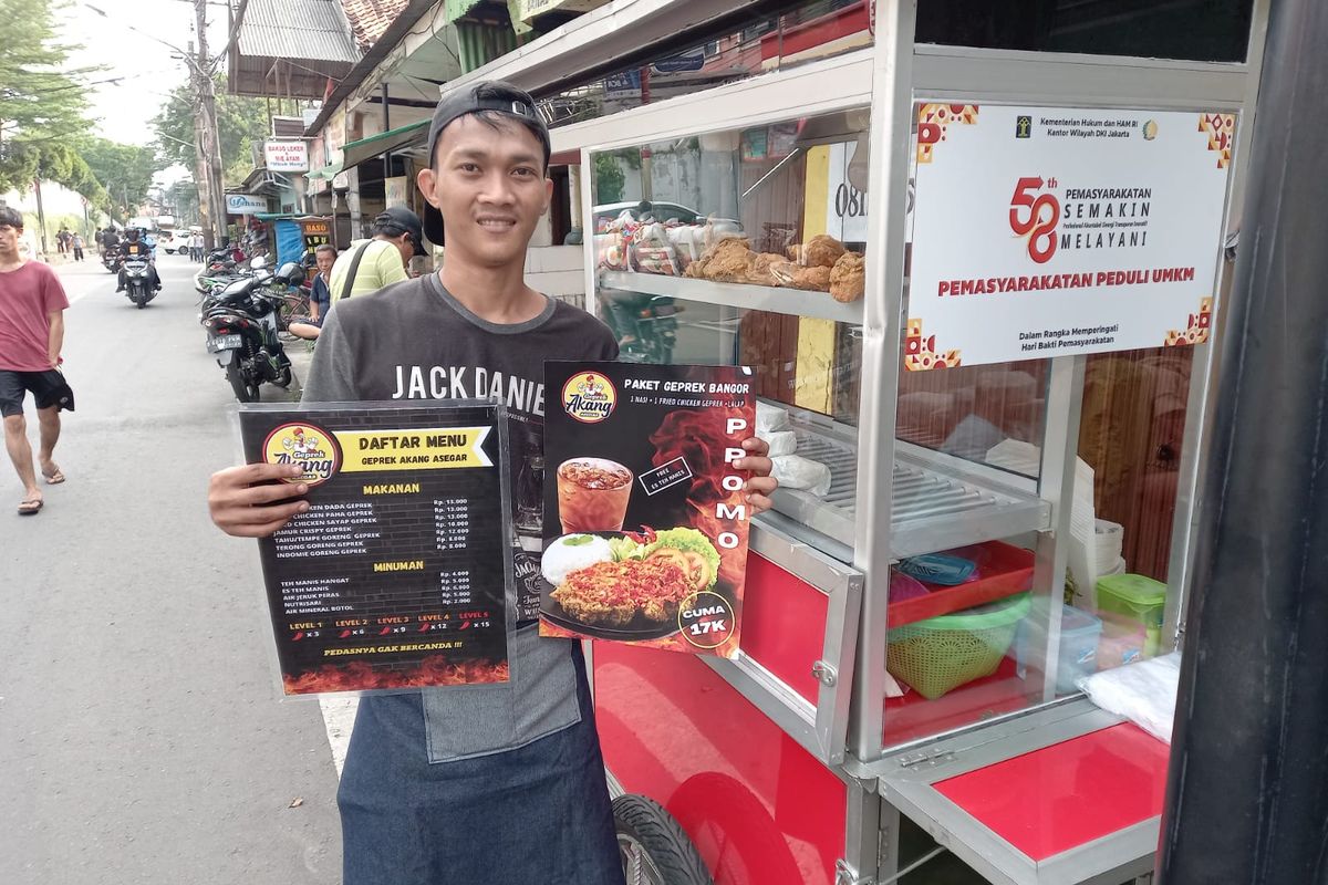 Eks narapidana Syaiful Adnan (26), berhasil merintis usaha ayam gepreknya sendiri. (Sumber: Dok Bapas Kelas I Jakpus)