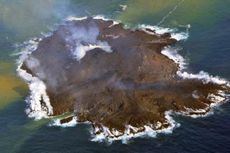 Sebuah Pulau Baru Terbentuk akibat Erupsi Gunung Api 