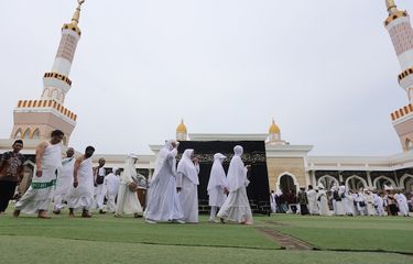 Biaya haji 2023 Indonesia lebih mahal dari biaya haji Malaysia.