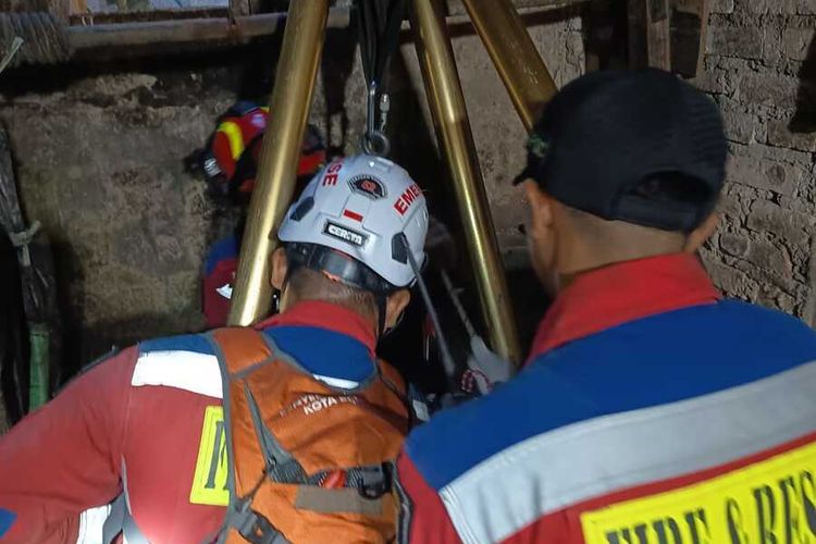 Pria di Bandung Tewas Terjatuh Dalam Sumur 19 Meter Saat Menimba Air