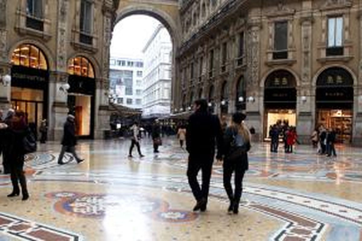 Salah satu pojok Galleria Vittorio Emanuele II di Milan, Italia.