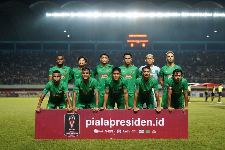 Susunan pemain PSS Sleman saat pertandingan semifinal leg pertama Piala Presiden 2022 melawan Borneo FC yang berakhir dengan skor 0-2 di Stadion Maguwoharjo Sleman, Kamis (7/7/2022) malam.