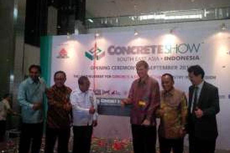 Pembukaan pameran Concrete Show South East Asia 2016 di JIExpo Kemayoran, Jakarta, Rabu (14/9/2016).? 