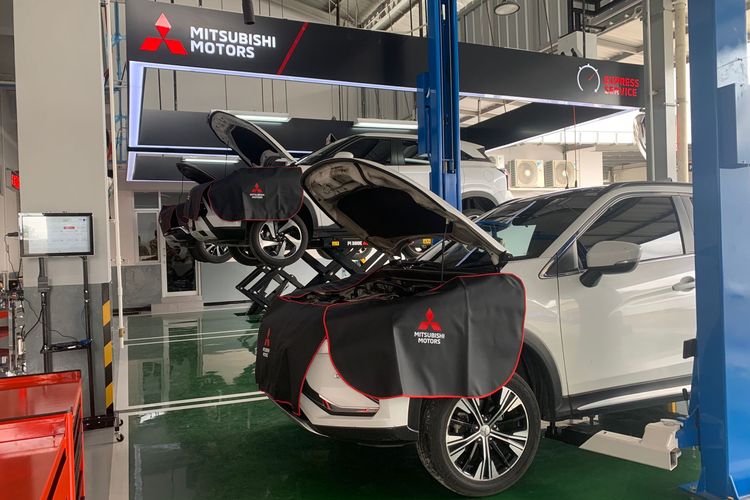 Deskripsi servis mobil di bengkel Mitsubishi di Tepok dibuka pada Kamis (7/3/2024).