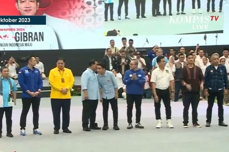 Seluruh anggota Koalisi Indonesia Maju menandatangani piagam deklarasi dukungan pasangan bakal calon presiden dan bakal calon wakil, Prabowo Subianto-Gibran Rakabuming Raka.