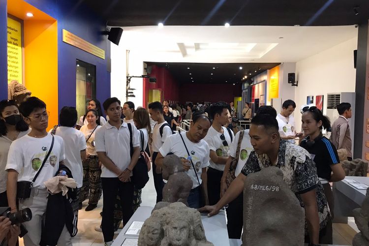 Puluhan pelajar asing asal Asia Tenggara mendatangi Museum Mpu Purwa di Jalan Soekarno Hatta, Kecamatan Lowokwaru, Kota Malang.