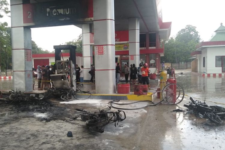 SPBU Desa Kace, Bangka, terbakar diduga akibat korsleting kendaraan bermotor, Senin (25/11/2019).