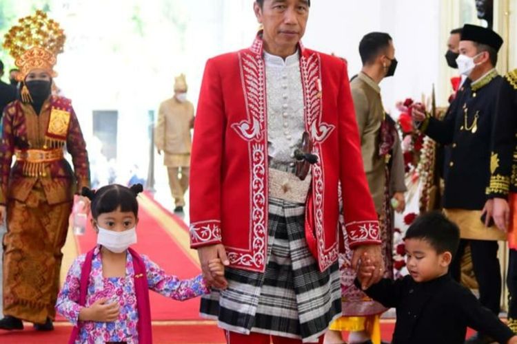 Dua cucu Presiden Joko Widodo, Sedah Mirah Nasution dan Panembahan Al Nahyan Nasution ikut hadir di Istana Merdeka dalam rangka peringatan HUT ke-77 RI di Istana Merdeka, Rabu (17/8/2022).