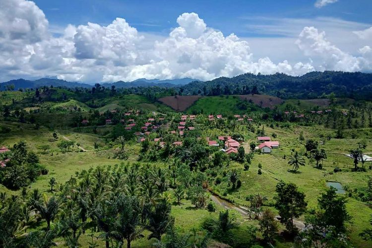 Bentang alam di Satuan Permukiman (SP) 3 Desa Saritani Kecamatan Wonosari Kabupaten Boalemo. Warga transmigrasi yang mendiami daerah ini berasal dari Jawa, Gorontalo dan keturunan jawa di Gorontalo.