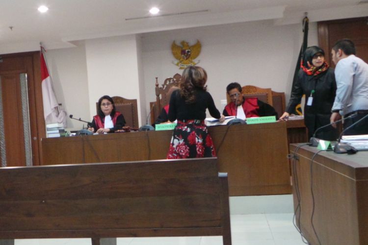 Sidang perkara permohonan penundaan kewajiban pembayaran utang (PKPU) terhadap PT Modern Sevel Indonesia (MSI) dari PT Kurniamitra Duta Sentosa dan PT Soejach Bali di Pengadilan Niaga Jakarta Pusat, Senin (4/9/2017). Adapun total tagihan dua supplier makanan dan minuman kepada pemilik hak gerai waralaba 7-Eleven sebesar Rp 2 miliar.  