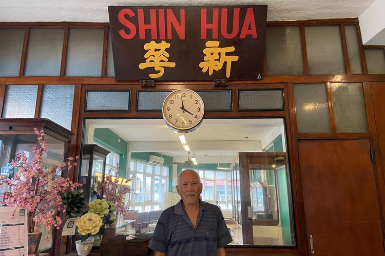 Eddy Koestanto, generasi kedua pemilik Shin Hua Barbershop.