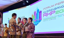 Berkat Danny Pomanto, Plh Wali Kota Makassar Terima PPD 2019 dari Presiden