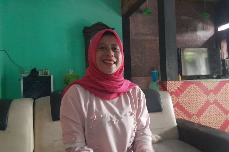 Cantika, orang tua siswa yang mengikuti pendidikan militer di Purwakarta, Jawa Barat, Jumat (23/5/2025).