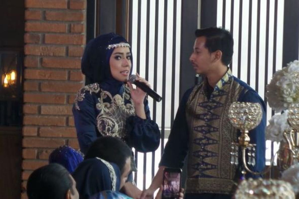 Sonny Septian melamar Fairuz A Rafiq di lantai 46 The Plaza, Jakarta Pusat, Kamis (2/3/2017).