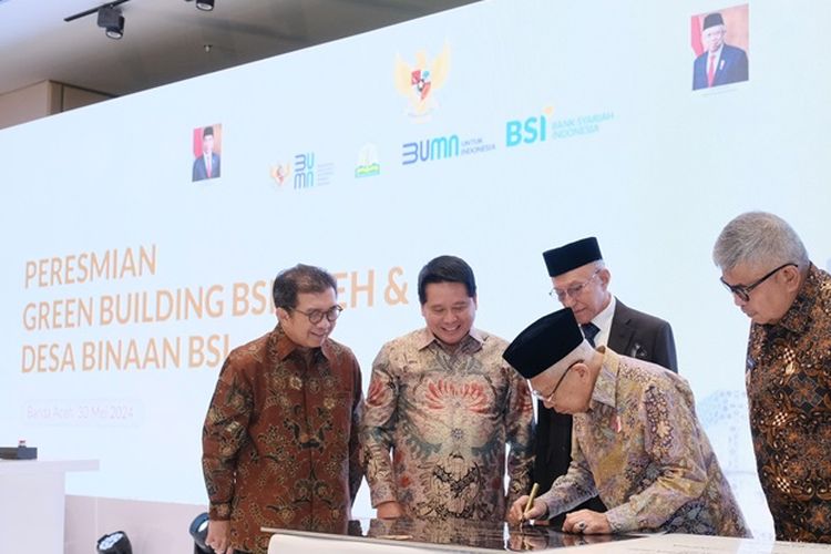 Wapres RI Ma'ruf Amin saat meresmikan Gedung Landmark BSI Aceh. 