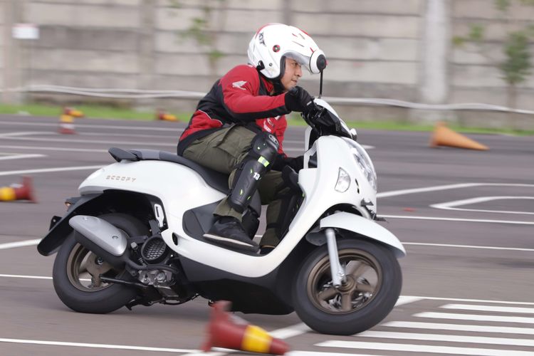 Test ride Honda Scoopy model baru