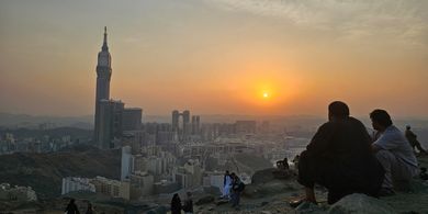 Menikmati Senja di Jabal Khandama