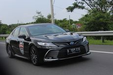 Menguji Performa Mesin Toyota Camry Hybrid Jakarta-Yogyakarta