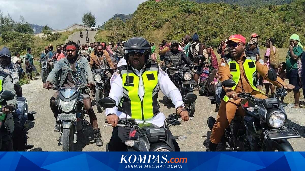 Tekan Mahalnya Harga Ojek, Bupati Aner Maisini Serahkan 15 Unit Motor ...