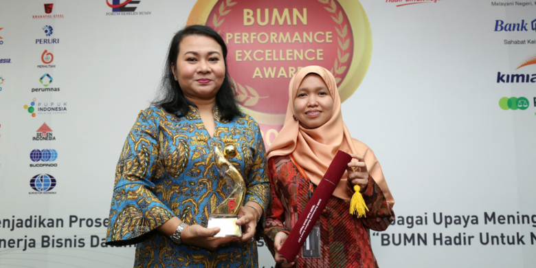 PT Perusahaan Gas Negara (Persero) Tbk (PGN) menerima BUMN Performance Excellence Award 2017 dari Kementerian BUMN. Penghargaan itu diterima langsung oleh Direktur Umum dan SDM PGN Desima E. Siahaan pada puncak Penganugerahan Penilaian Kinerja BUMN berbasis Kriteria Penilaian Kinerja Unggul (KPKU) di Kantor Pusat PT BNI (Persero) Tbk Lantai 25, di Jakarta, Senin (6/11/2017).