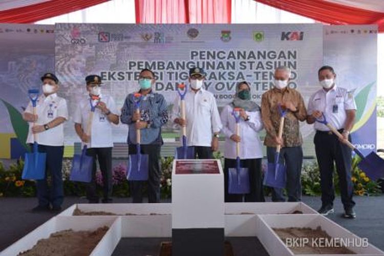 Menteri Perhubungan Budi Karya Sumadi saat hadir dalam acara pencanangan pengembangan Stasiun ekstensi Tigaraksa dan pembangunan Flyover di Tenjo, Kabupaten Bogor, Sabtu (15/10/2022), 