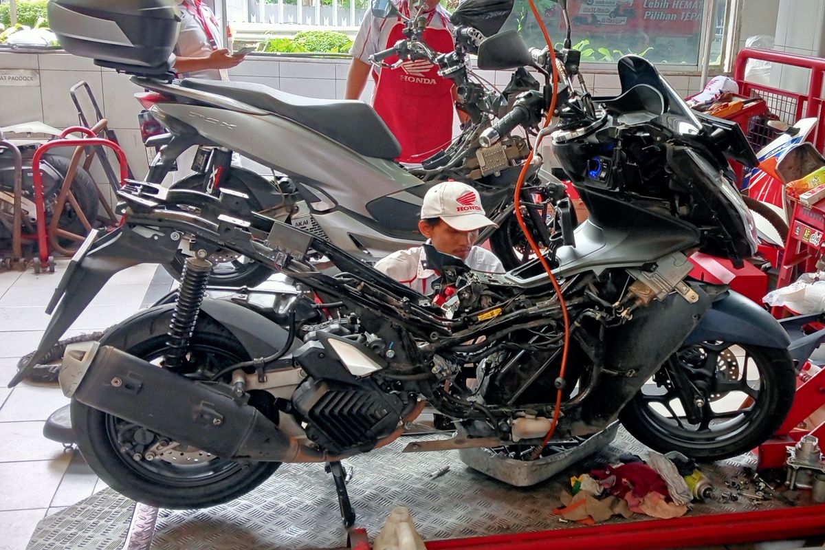 Servis motor di bengkel resmi, Honda ke AHASS