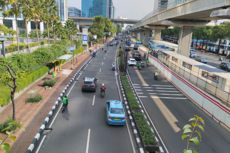Arus lalu lintas di Jl. Rasuna Said No. 2 terpantau lancar setelah adanya demo, Senin (12/9/2022)