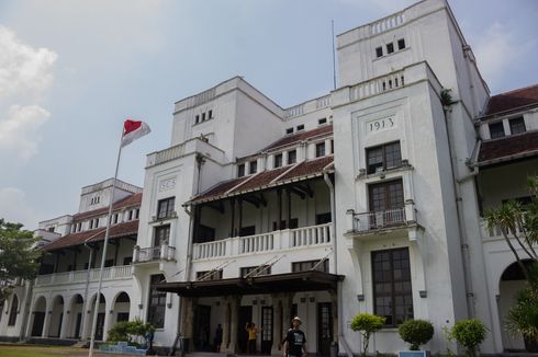 6 Tempat Wisata Tegal Dekat Stasiun, Ada Kembaran Lawang Sewu   