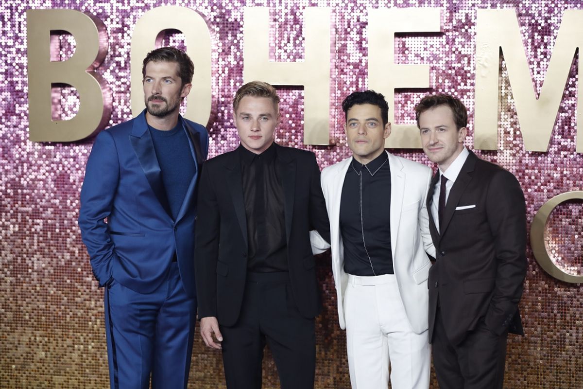 (Dari kiri) Gwilym Lee, Ben Hardy, Rami Malek, dan Joseph Mazzello berpose di karpet merah pemutaran perdana film Bohemian Rhapsody di Wembley Arena di London, Inggris pada 23 Oktober 2018. 