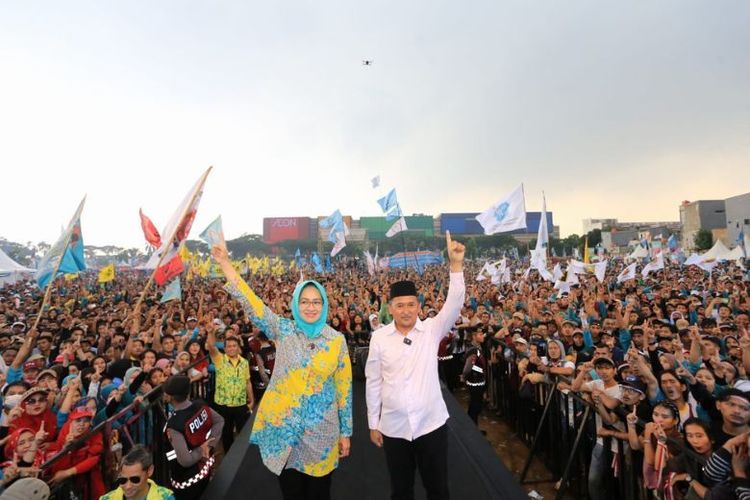 Kampanye akbar Airin-Ade diadakan di Lapangan Lugano Lake Park, Kecamatan Panongan, Kabupaten Tangerang, Minggu (10/11/2024). 