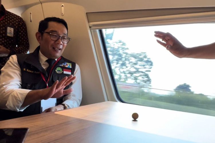 Gubernur Jawa Ridwan Kamil berkesempatan menjajal Kereta Cepat Bandung Jakarta (KCJB), Kamis (22/6/2023).