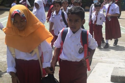 [POPULER NUSANTARA] Demi Sekolah, Kakak Adik Bergantian Pakai Sepatu | 