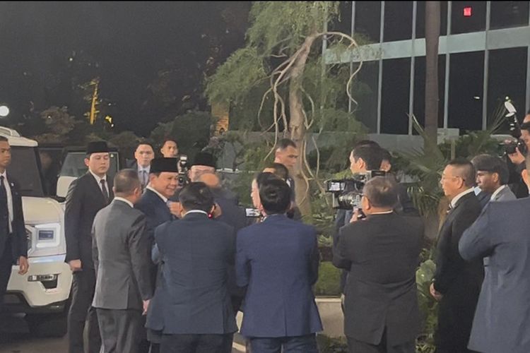 Prabowo Tiba di DPR Malam-malam, Didampingi Letkol Teddy, Disambut Puan