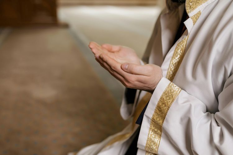 Ilustrasi berdoa pada hari Jumat.