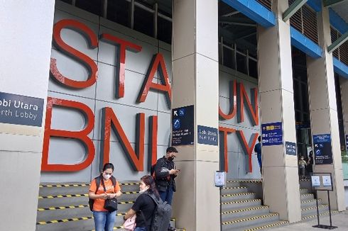 Penumpang KRL Senang Turun di Stasiun BNI City: Keren Stasiunnya, Nyaman...