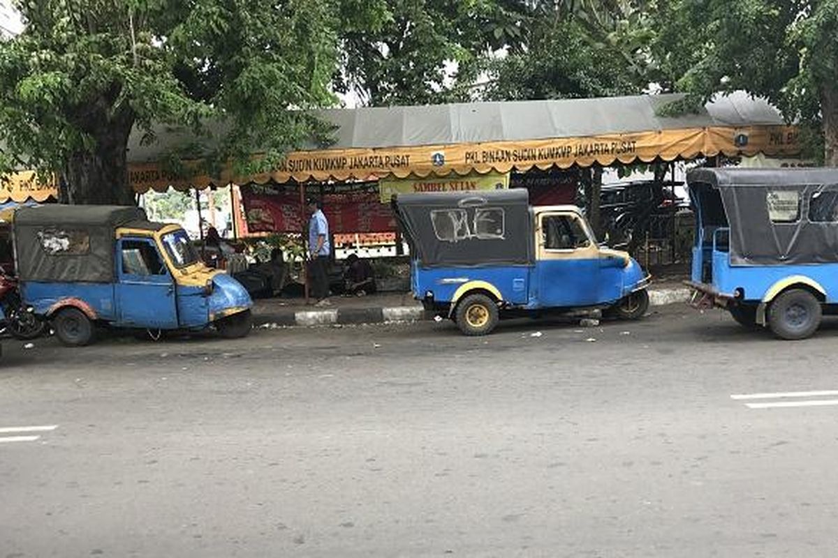 Bemo yang masih beroperasi di Jakarta.