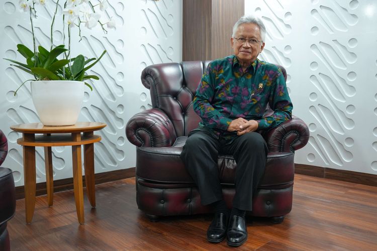 Tak Lagi Jabat Mendikti, Satryo Soemantri: Lebih Baik Mundur daripada Diberhentikan