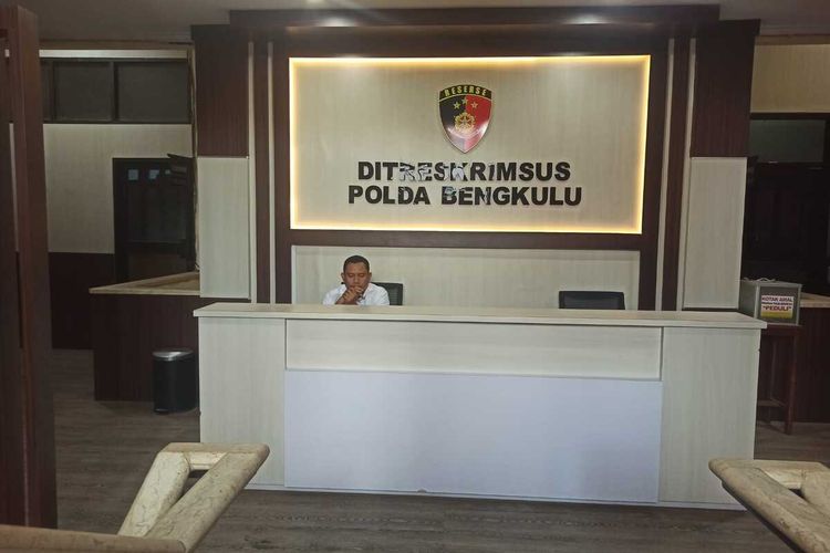 Sebanyak tujuh orang anggota tim Komisi Pemberantasan Korupsi (KPK) sambangi Mapolda Bengkulu, Rabu (8/6/2022).