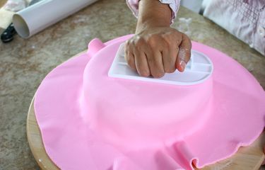 Apa Itu Fondant Icing Yang Bikin Kue Ulang Tahun Jadi Cantik?