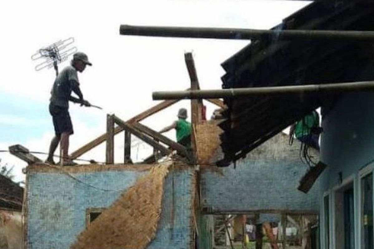 Rumah warga Garut dirobohkan rentenir gara-gara utang Rp 1,3 juta. 