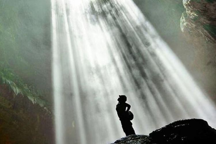 Goa Jomblang di Kabupaten Gunungkidul, DIY.