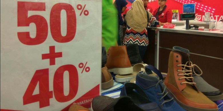 Beberapa tenant di Depok Town Square menawarkan diskon yang cukup besar.