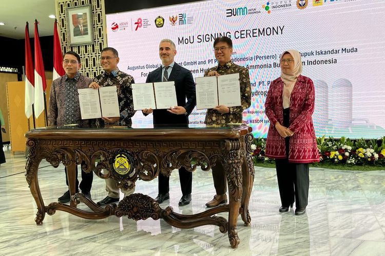 PT Pupuk Indonesia (Persero), PT PLN (Persero), dan Augustus Global Investment (AGI) sepakat kerja sama kembangkan potensi hidrogen hijau sebagai bahan bakar ramah lingkungan di Indonesia. 