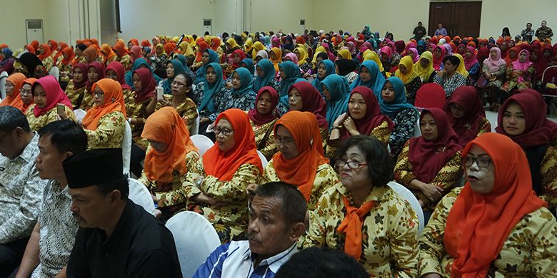 Ratusan peserta dialog yang merupakan petugas KB,  pengurus kampung KB, dan masyarakat di lingkungan kota Tangerang.