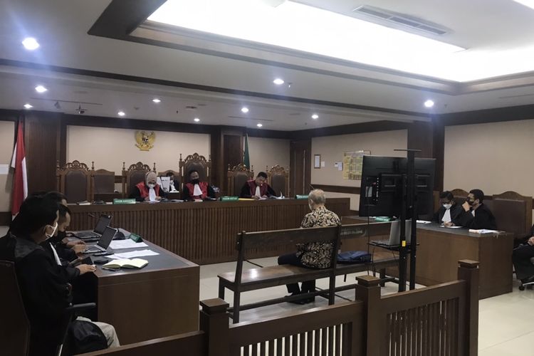 Majelis hakim Pengadilan Tindak Pidana Korupsi (Tipikor) pada Pengadilan Negeri (PN) Jakarta Pusat memvonis mantan Kepala Divisi Konstruksi VI PT Adhi Karya (Persero) Dono Purwoko selama 5 tahun penjara dalam persidangan Kamis (11/8/2022).