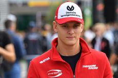 Bos Mercedes Berikan Selamat kepada Putra Michael Schumacher